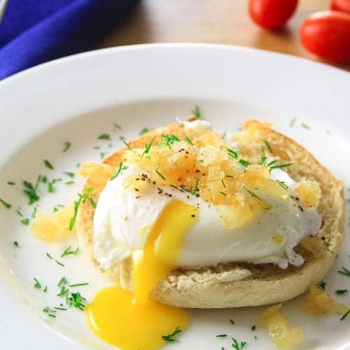 https://simplyhomecooked.com/wp-content/uploads/2015/06/easy-poached-eggs-with-carameilzed-onion-7-500x500.jpg