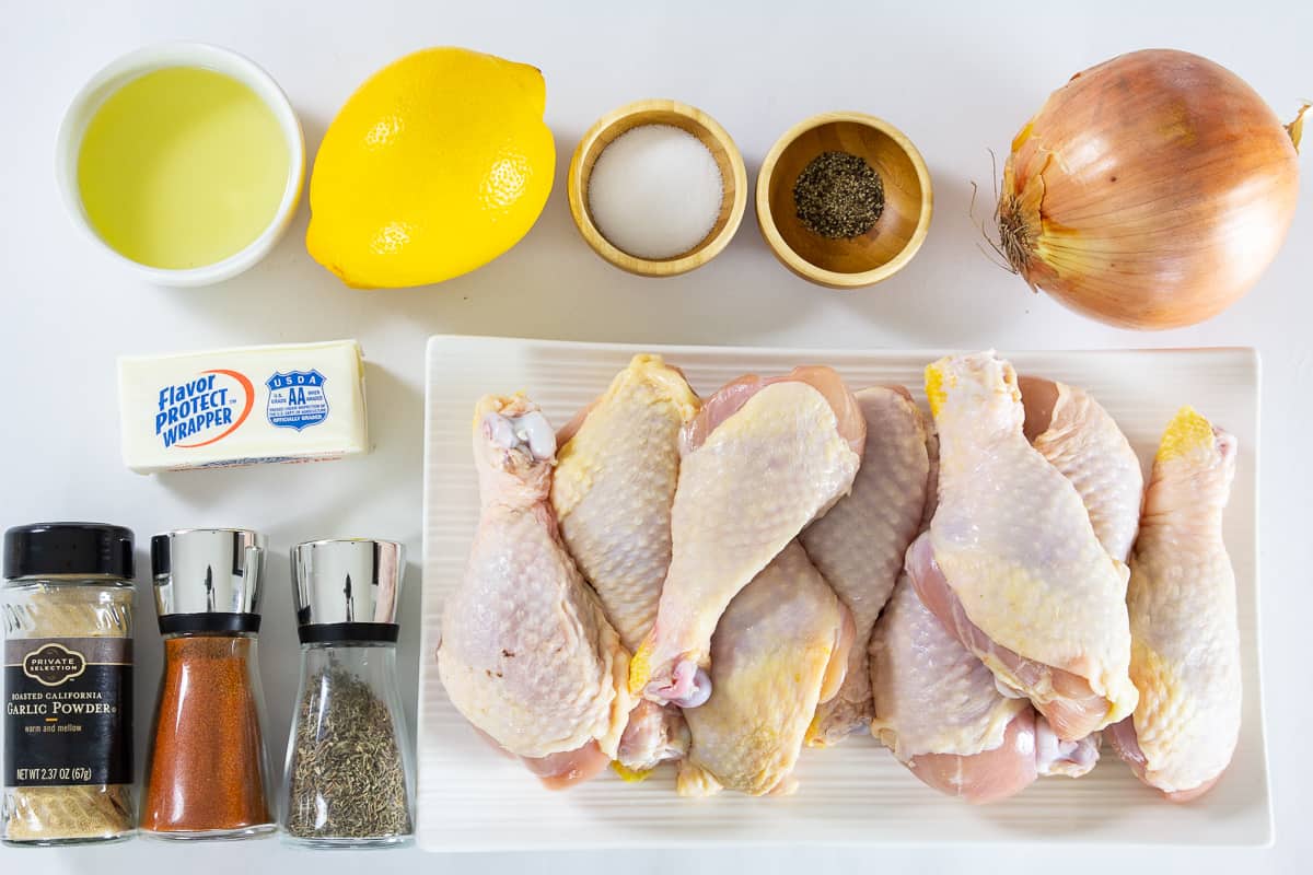 Crispy baked lemon chicken. Super easy to make, and its paleo/whole 30 approved. #bakedchicken #chickendrumsticks #lemonchicien #easychicken #chickendinner #quickchicken Ingredients needed to make baked lemon chicken