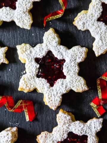 cropped-linzer-cookies-with-raspberry-jam-13.jpg