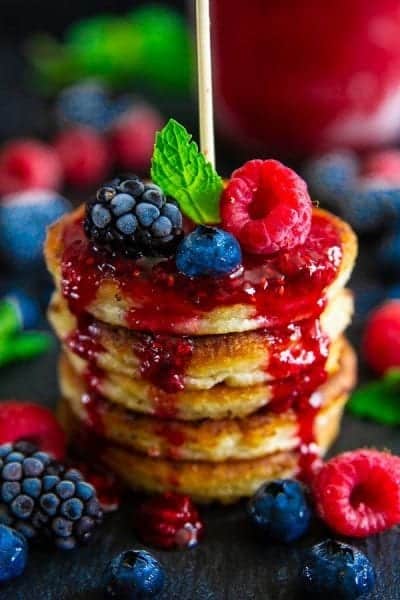 mini pancakes with berries and raspberry sauce