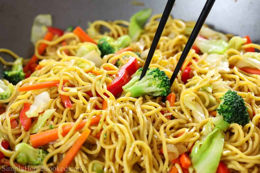 Vegetable Chow Mein (VIDEO) - Simply Home Cooked