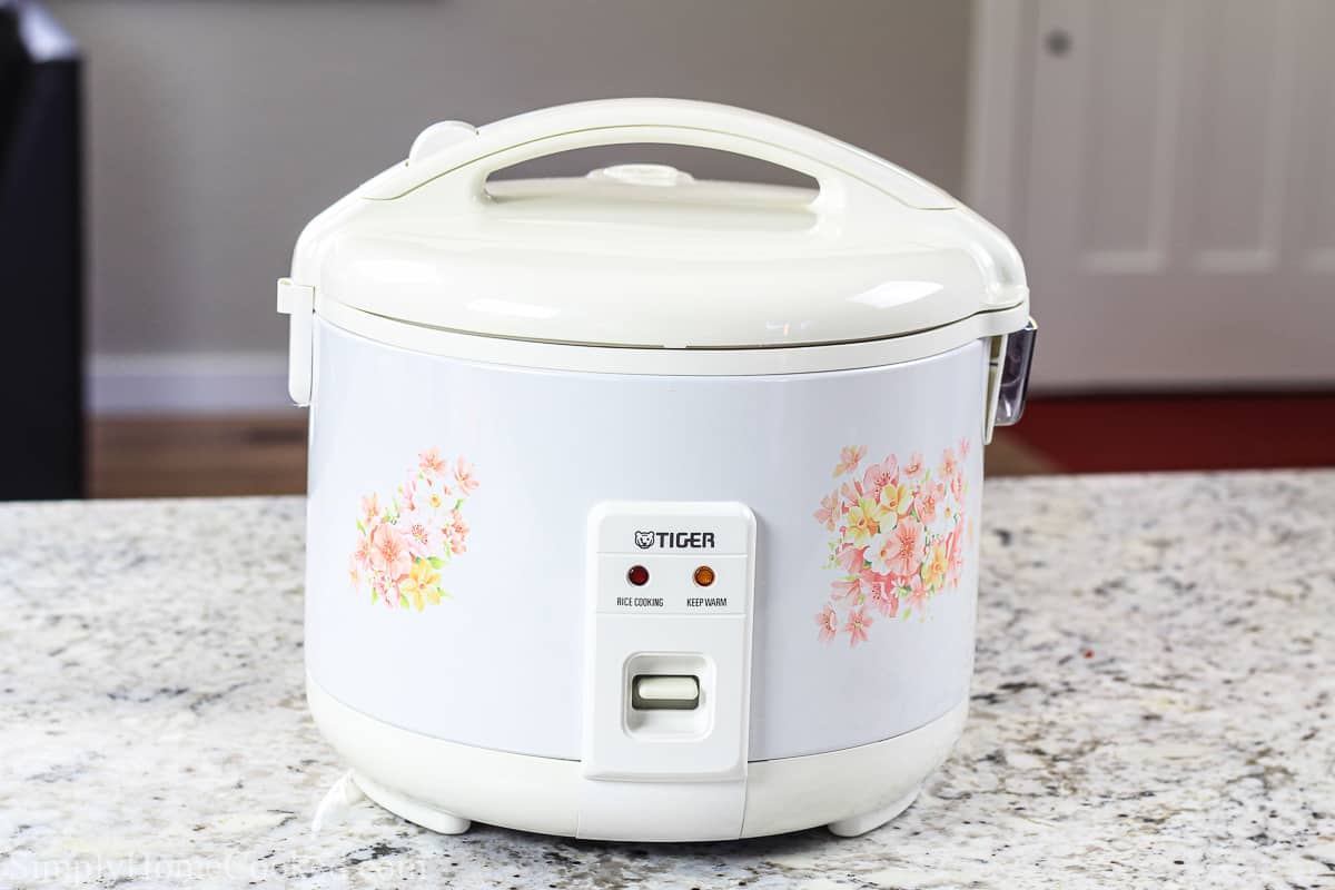 image of a white Tiger brand rice cooker to show what type of rice cooker is best for fried rice