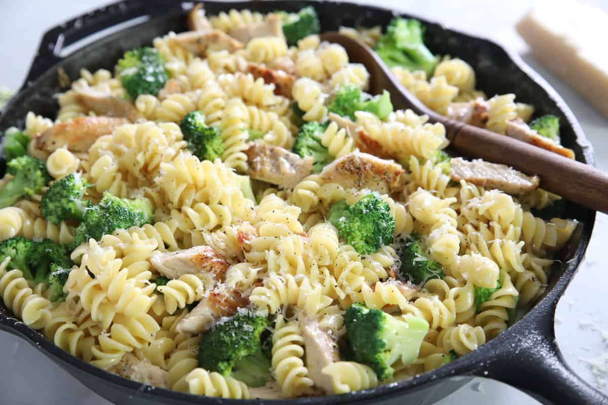 Chicken Broccoli Alfredo Recipe - Simply Home Cooked