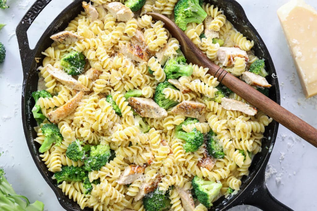 Chicken Broccoli Alfredo - Simply Home Cooked