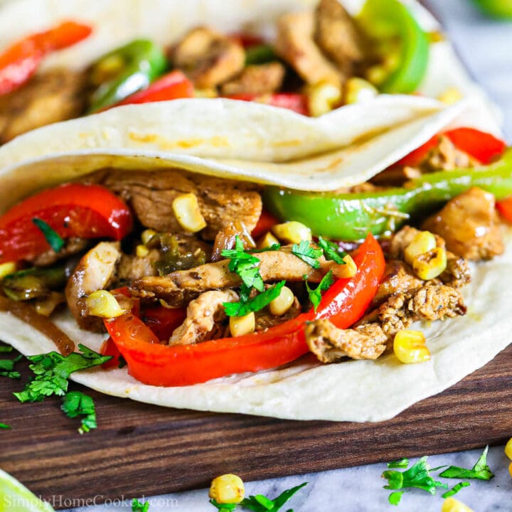 Easy Chicken Fajitas (VIDEO) - Simply Home Cooked