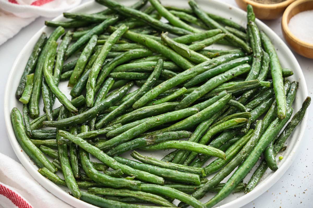 Air Fryer Green Beans on a white plate