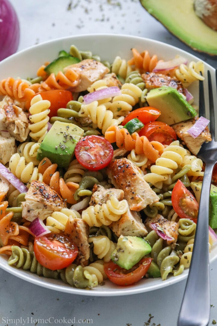 Hühnchen-Nudelsalat – einfach hausgemacht - Karinokada