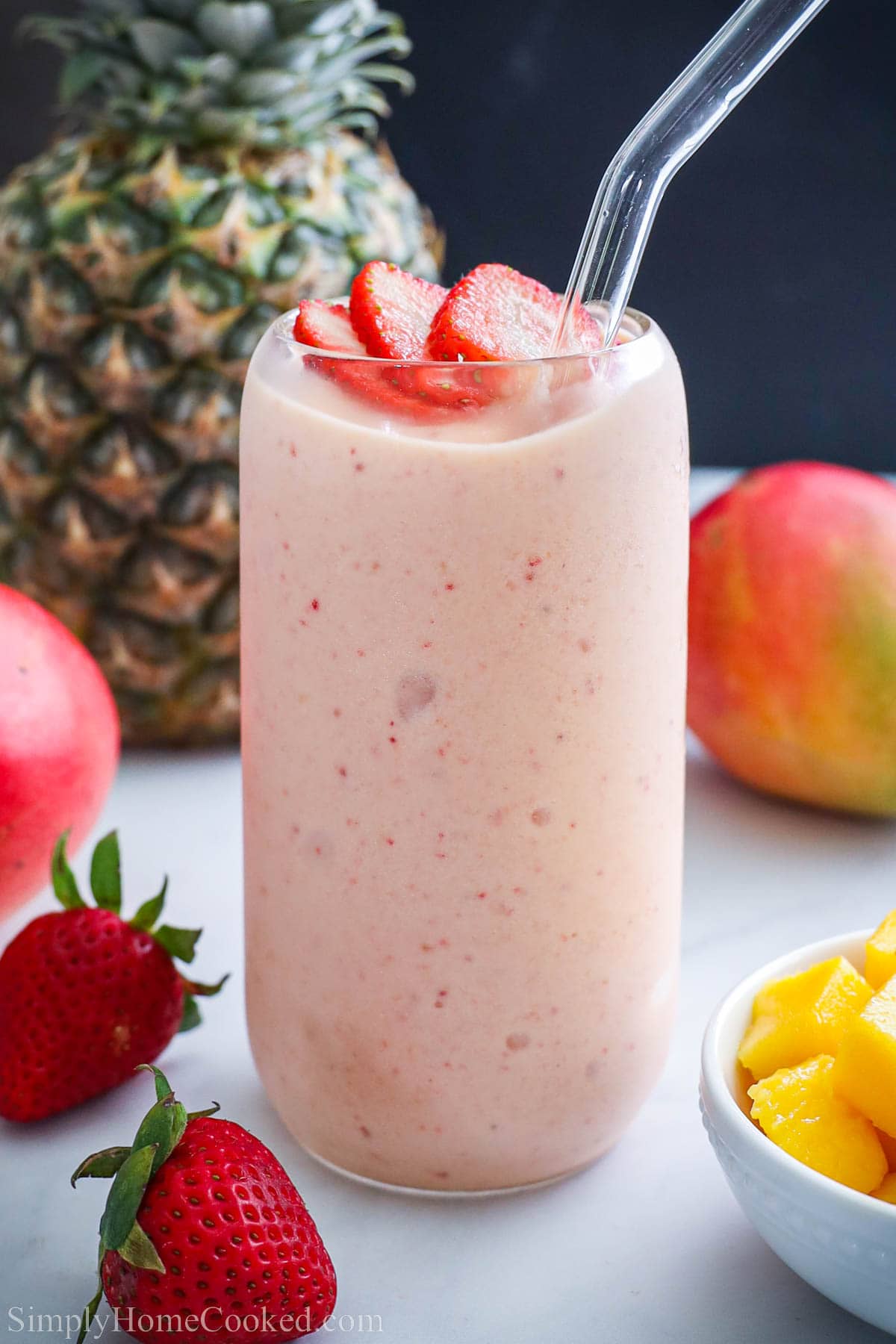 Creamy pineapple and strawberry breakfast smoothies - Simply Delicious